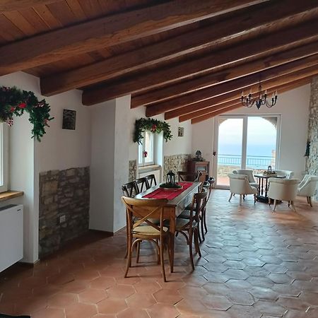카스텔라바테 La Mansarda B&B 외부 사진